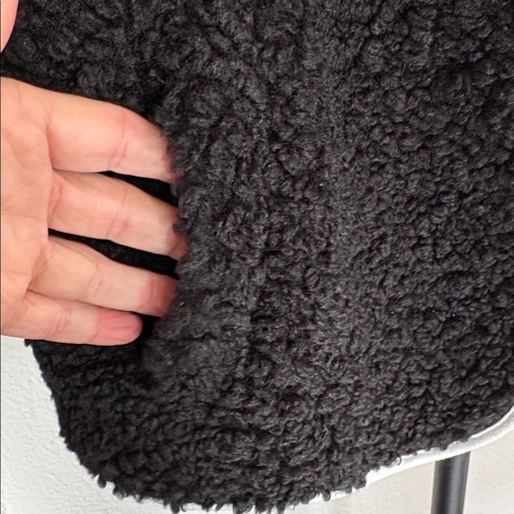 Commense Front Tie Sherpa Vest NWT Size M - Picture 6 of 6